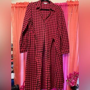 By Promesa. Plaid print, size medium, long sleeves